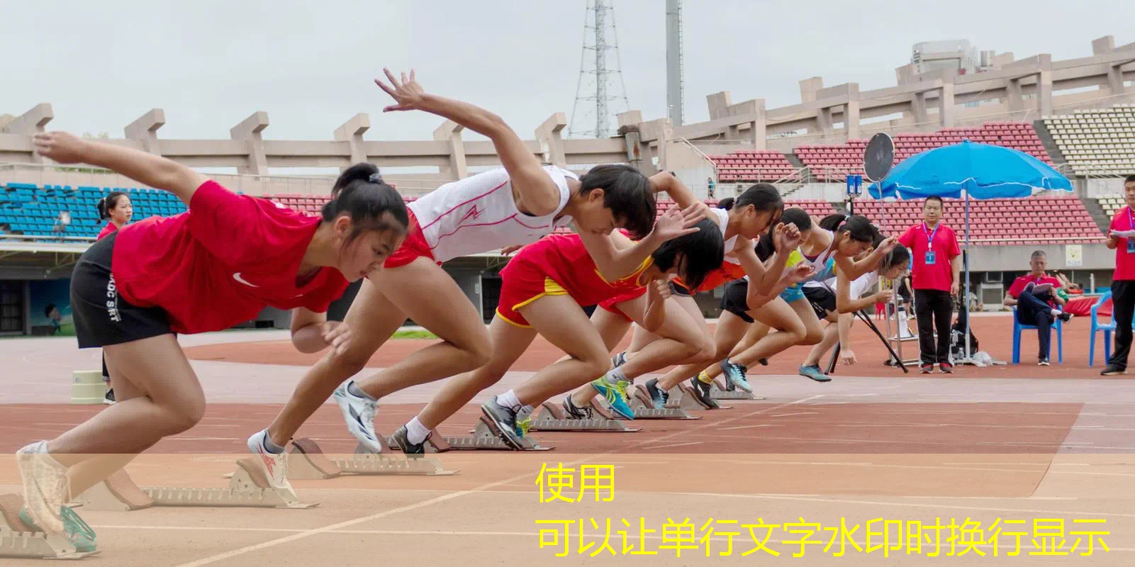ayx爱游戏：一个网球拍怎么打球的